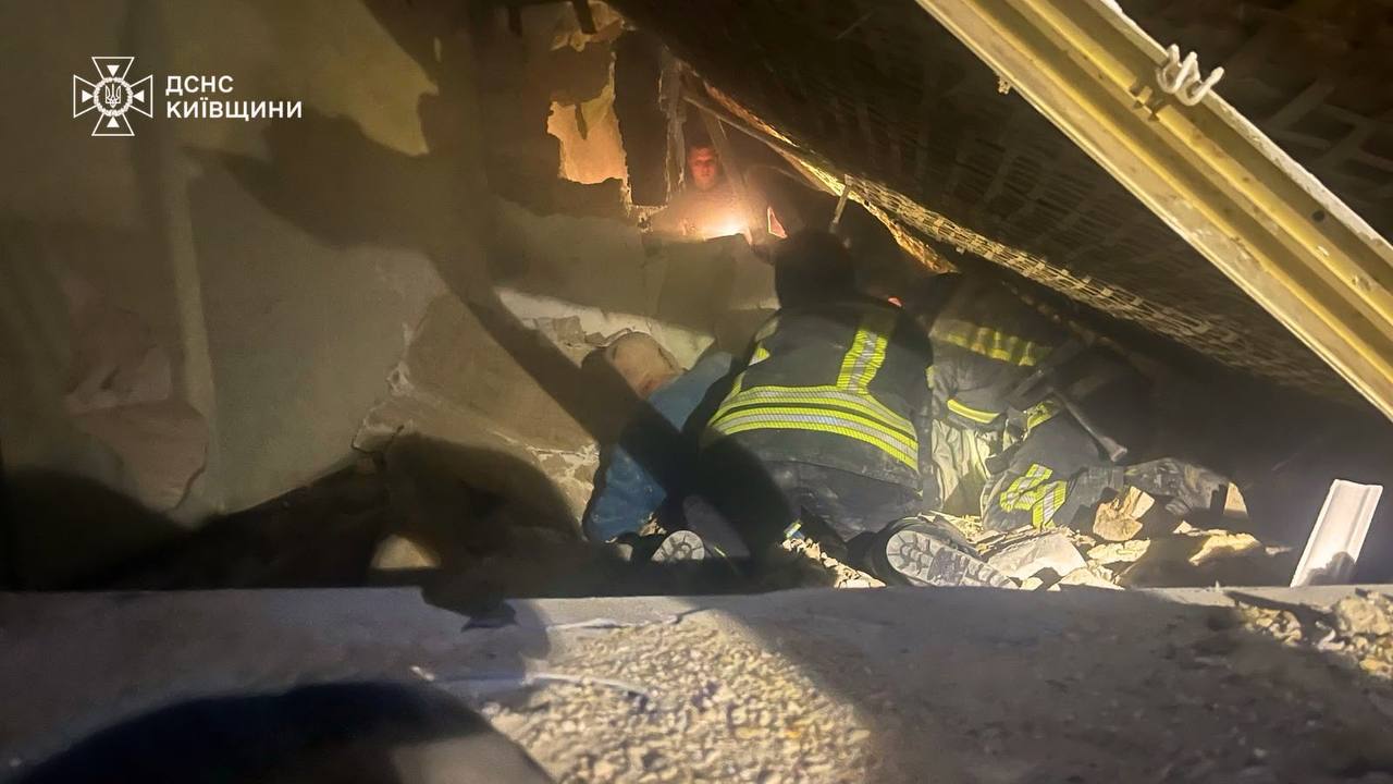 Russia strikes Ukraine's Kyiv region overnight, trapping residents under rubble